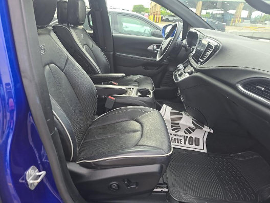 Used 2019 Chrysler Pacifica Limited w/ Advanced Safetytec Group FWD image 15