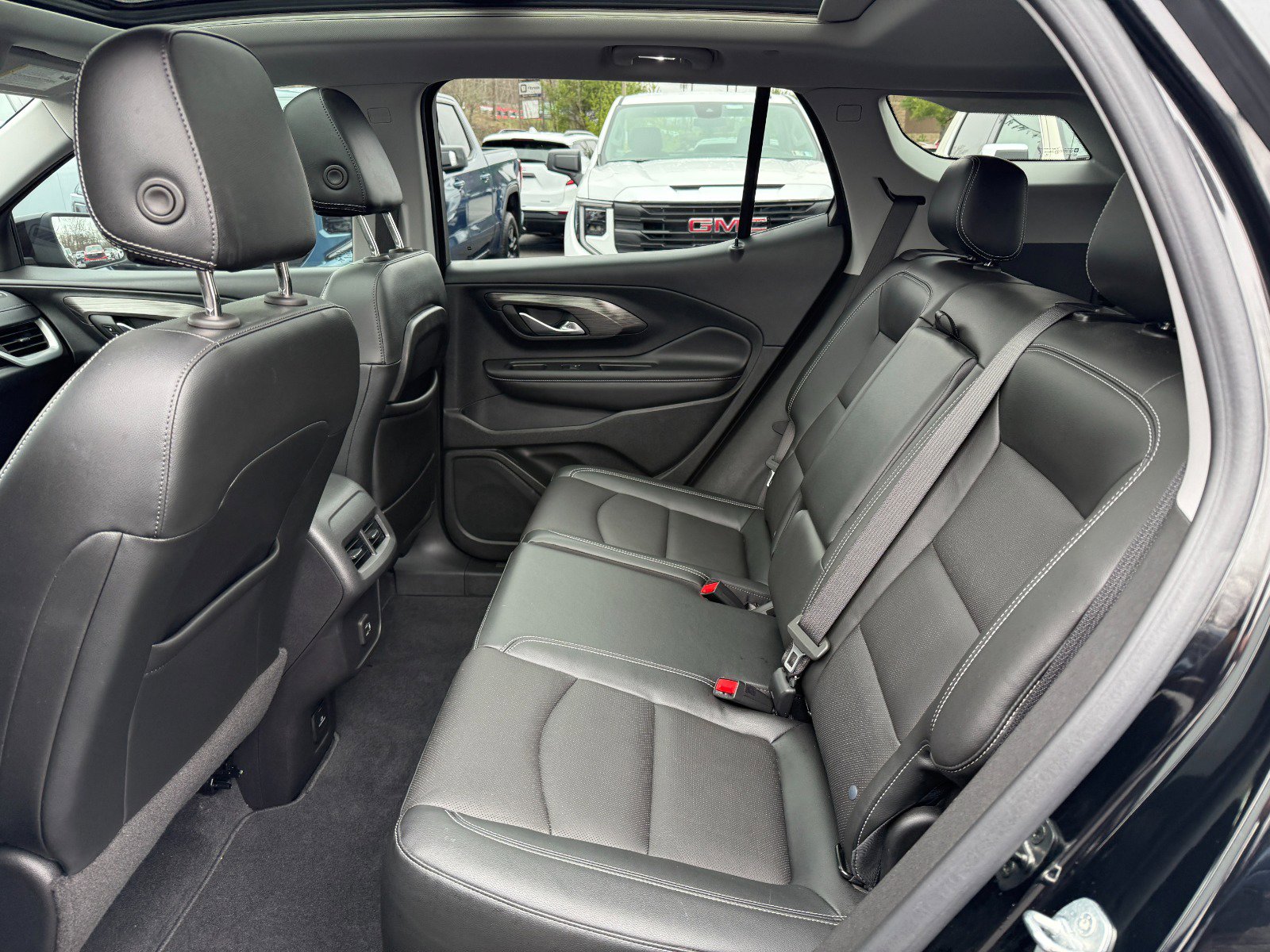 Used 2022 GMC Terrain SLT w/ Elevation Edition image 16