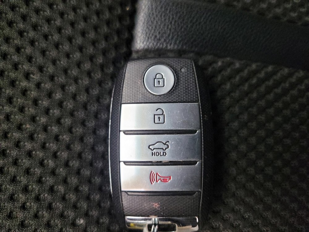 Used 2020 Kia Optima S image 32