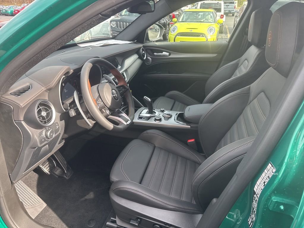New 2025 Alfa Romeo Stelvio Sprint image 11
