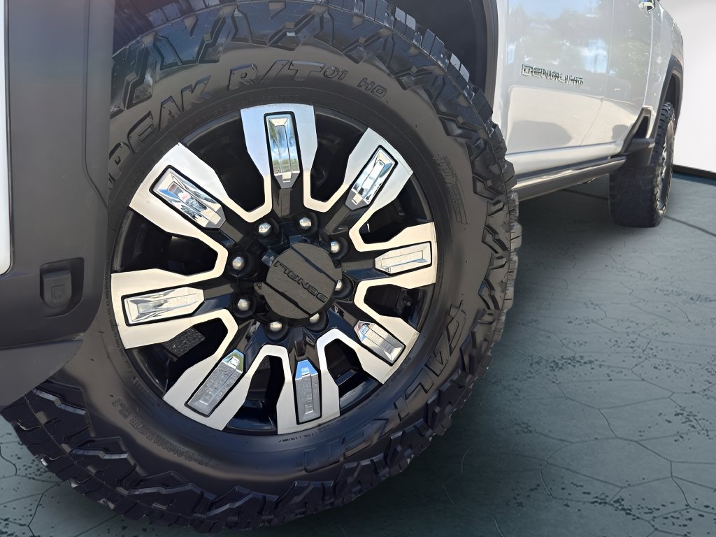 Used 2025 GMC Sierra 2500 Denali w/ Denali Reserve Package AWD/4WD image 4