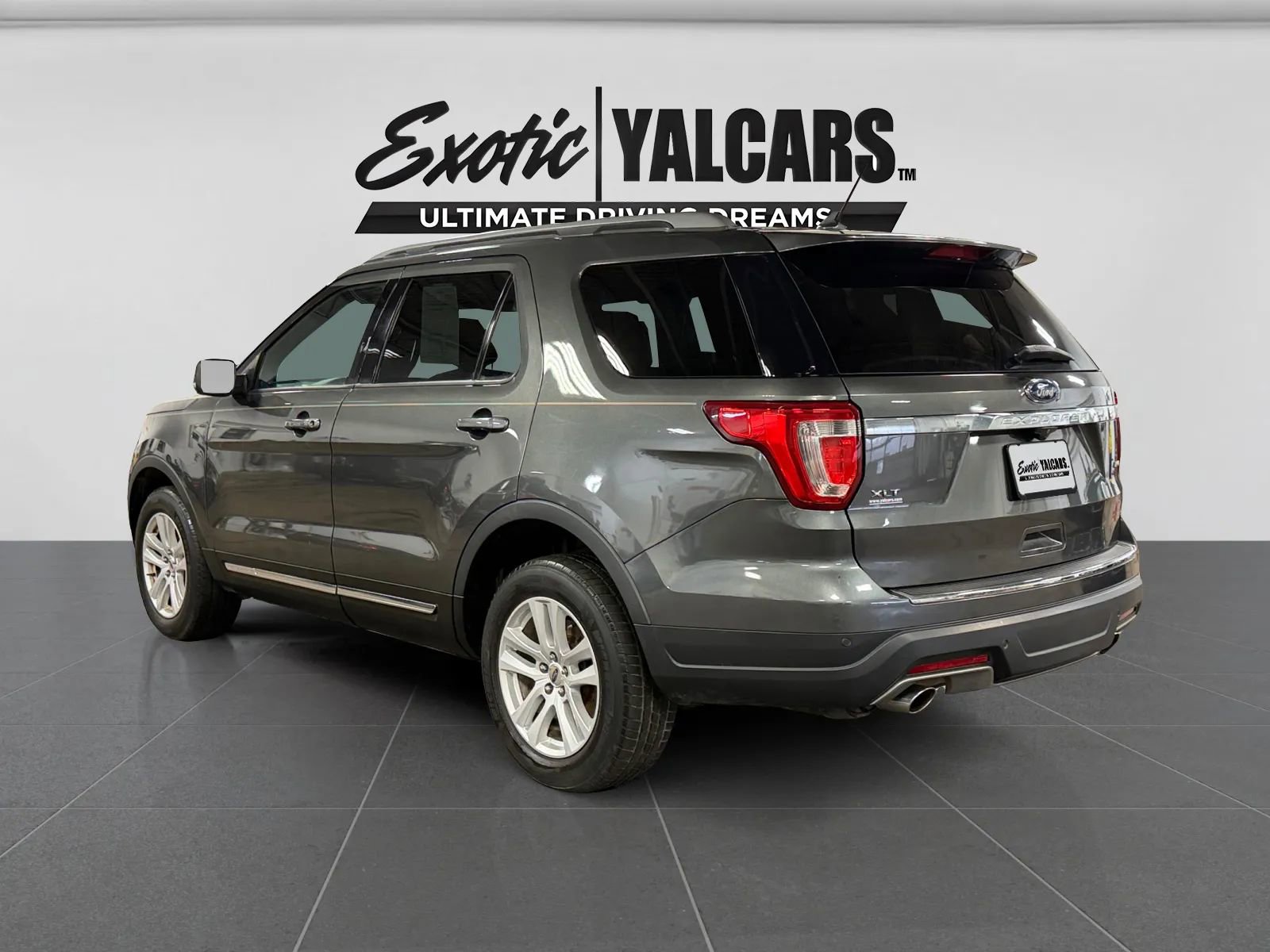 Used 2018 Ford Explorer XLT w/ Equipment Group 201A image 3