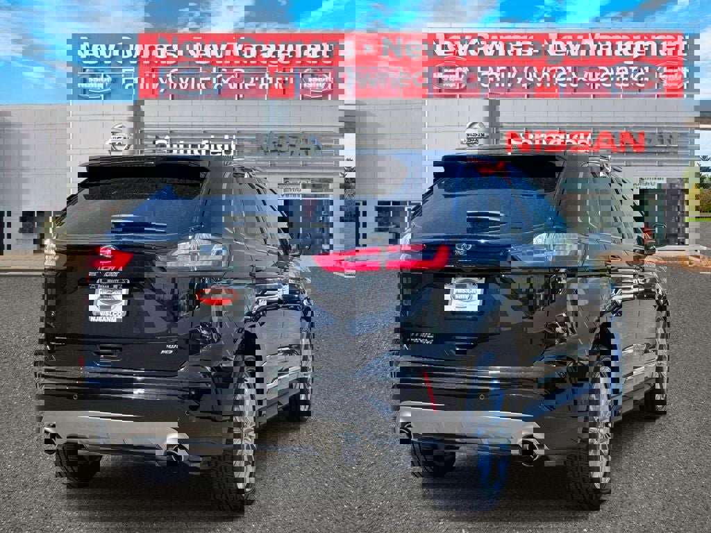 Used 2022 Ford Edge Titanium w/ Equipment Group 301A image 5