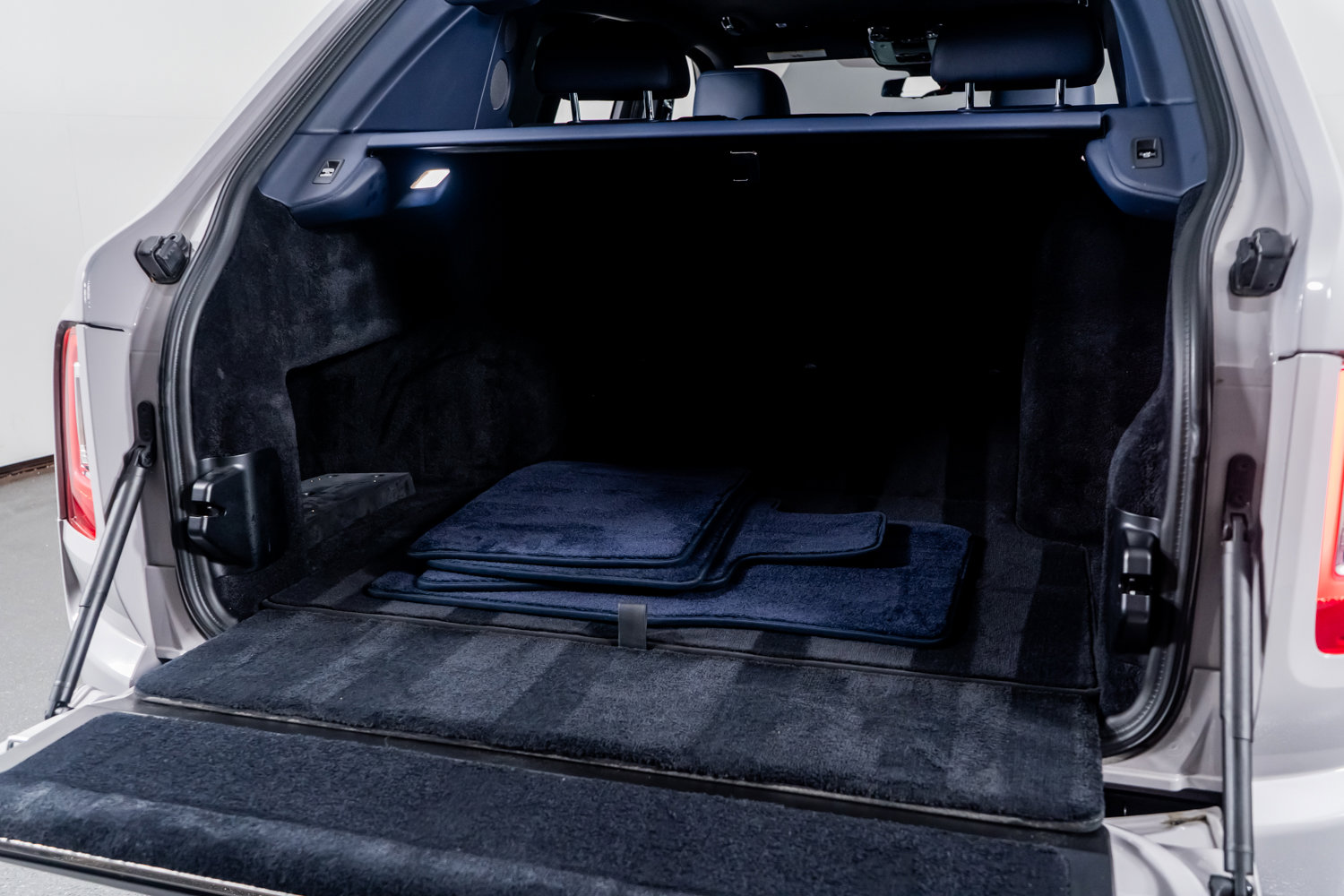 Used 2023 Rolls-Royce Cullinan image 52