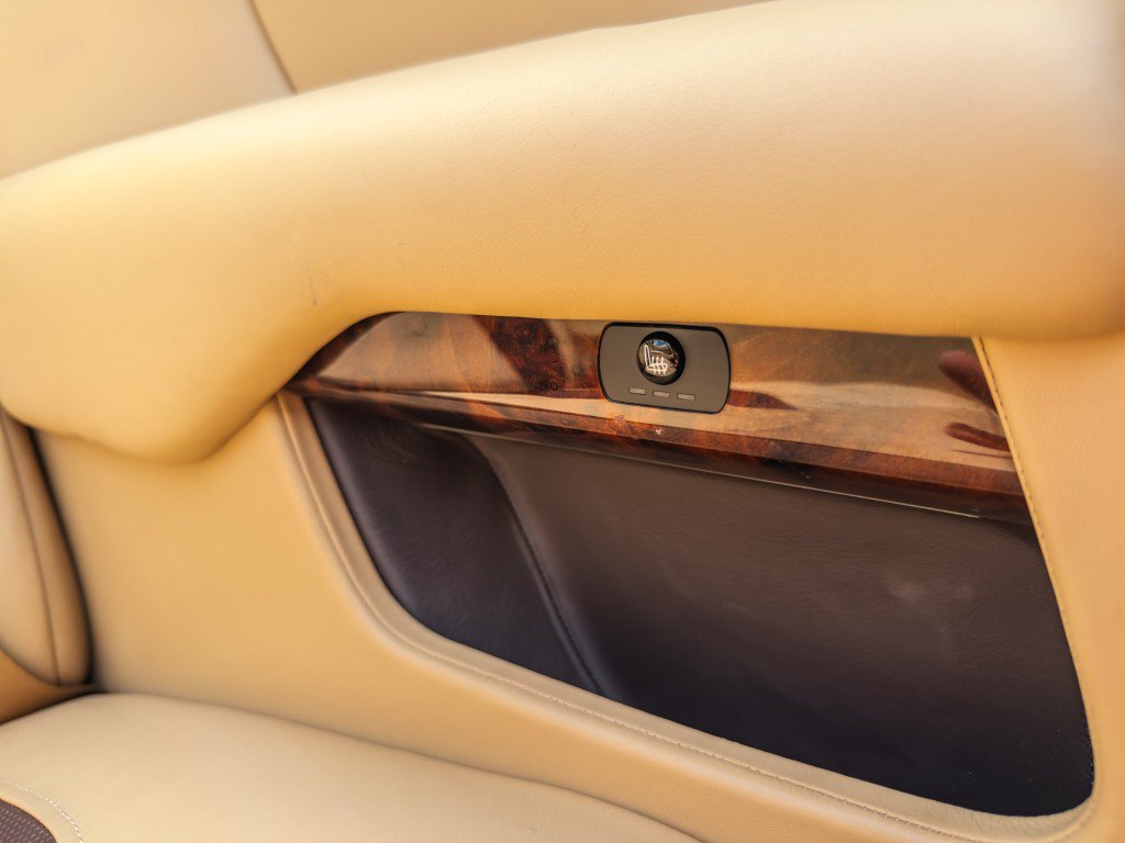 Used 2018 Rolls-Royce Dawn RWD image 31