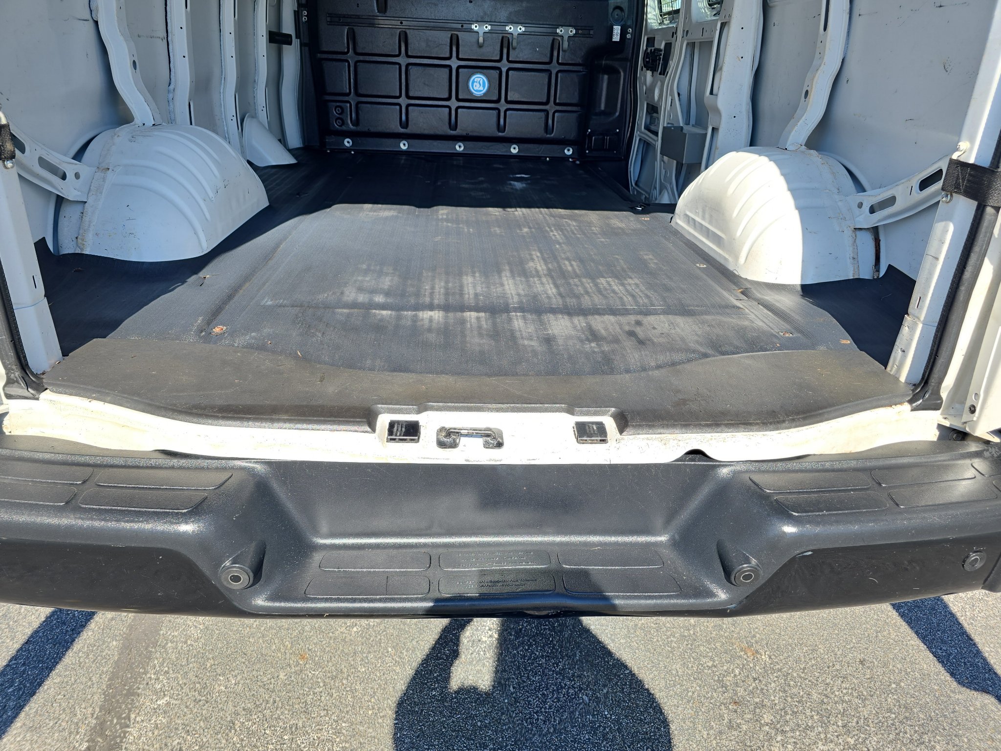 Used 2018 Chevrolet Express 2500 w/ Driver Convenience Package RWD image 10