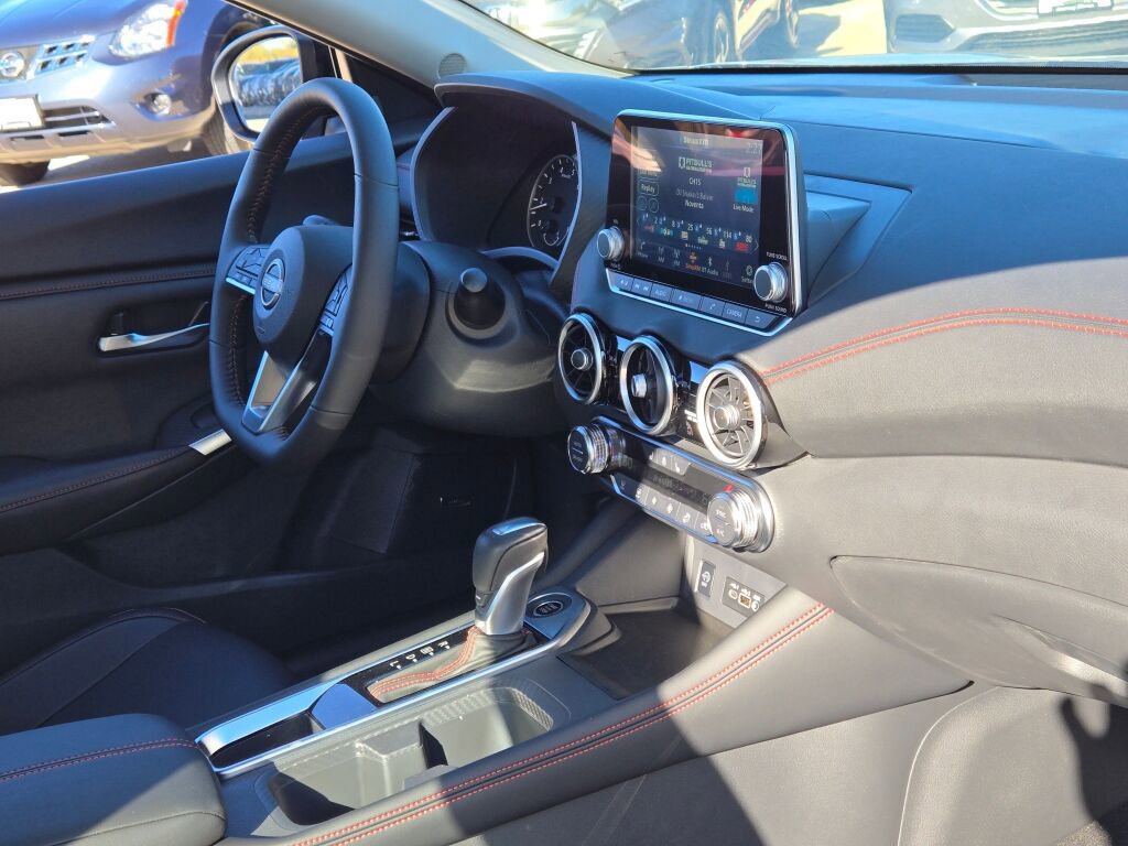 Used 2025 Nissan Sentra SR w/ SR Premium Package image 5