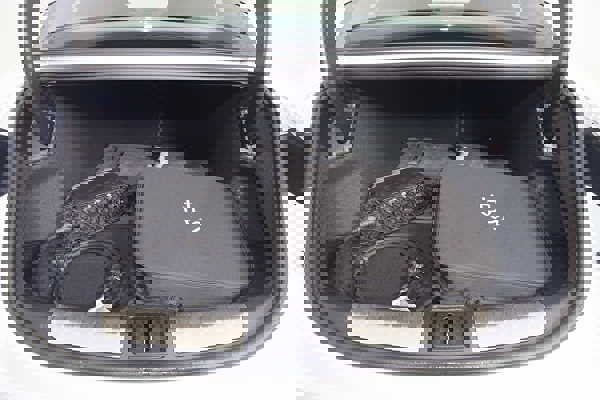 Used 2020 Porsche Taycan 4S image 64