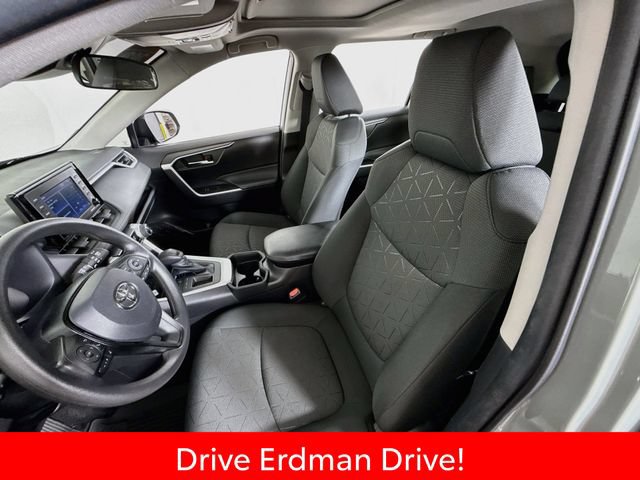 Certified 2021 Toyota RAV4 XLE w/ Convenience Package FWD image 5