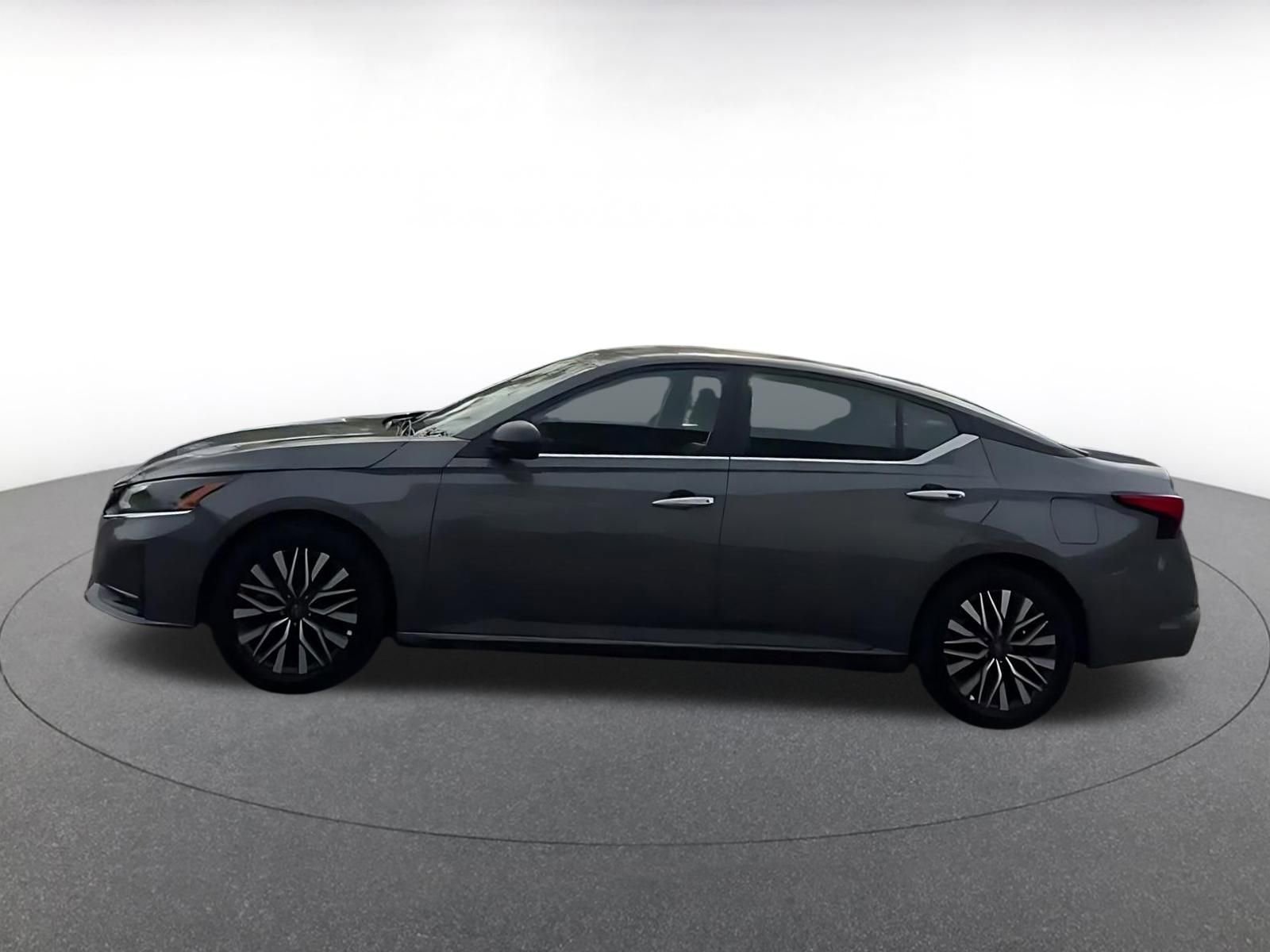 Used 2025 Nissan Altima 2.5 SV image 8