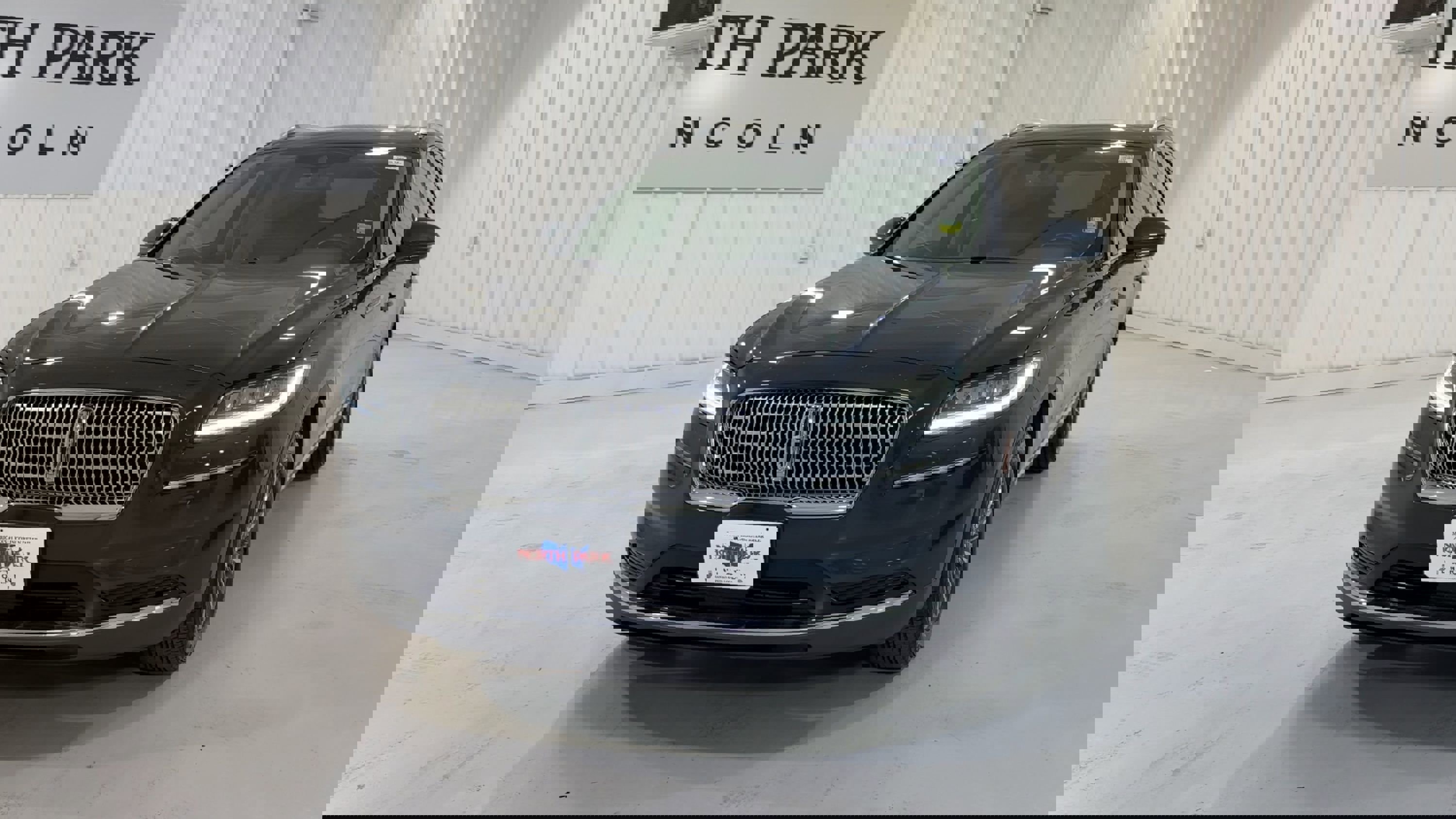 Used 2021 Lincoln Nautilus FWD w/ Equipment Group 101A image 4
