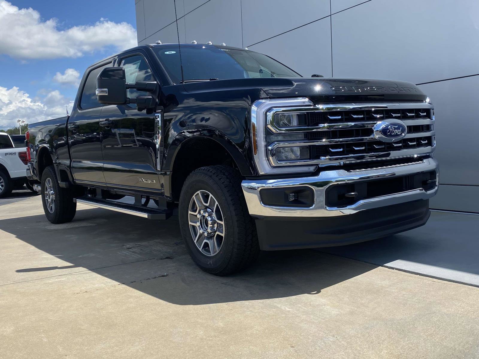 New 2025 Ford F250 Lariat w/ FX4 Off-Road Package