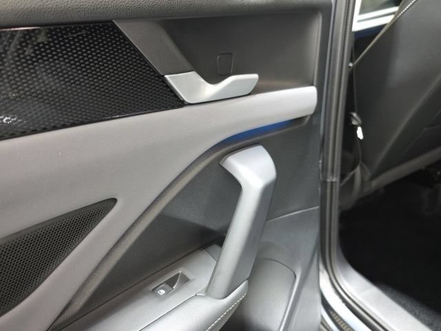 Certified 2025 Volkswagen Tiguan SE AWD/4WD image 26