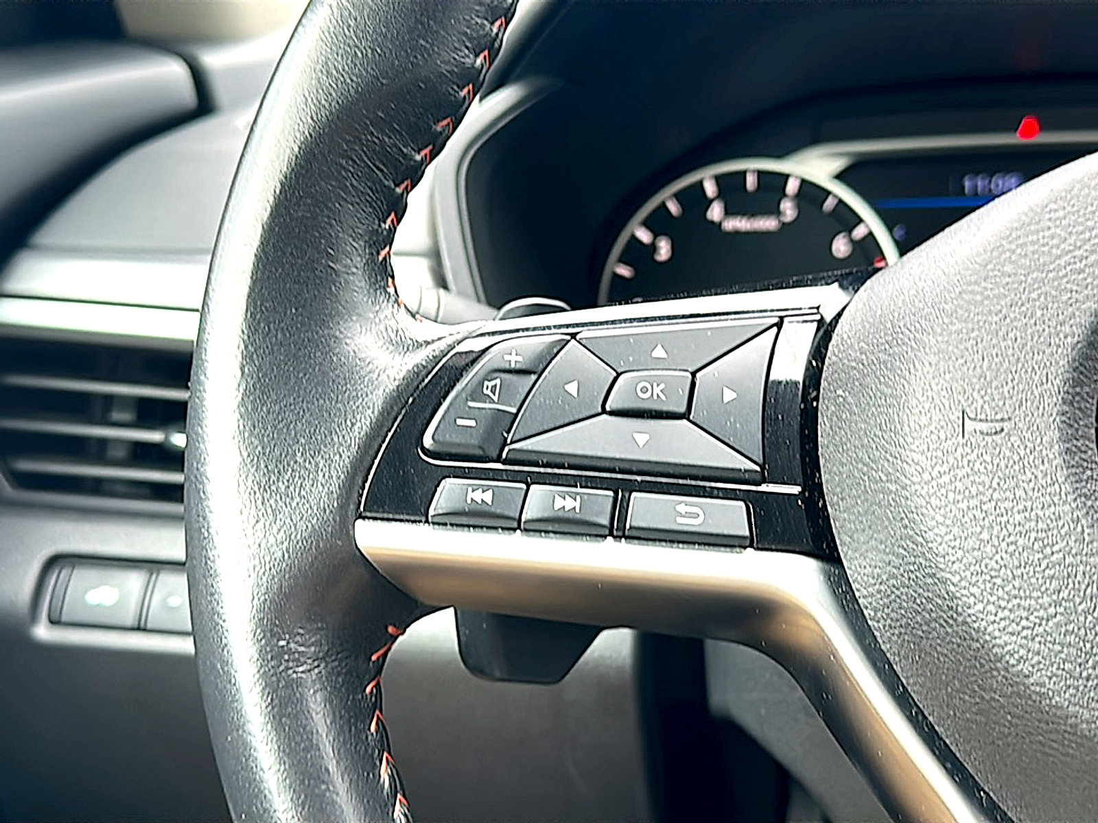 Used 2024 Nissan Altima 2.5 SR image 29