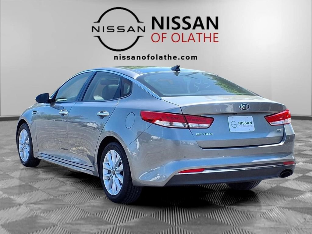 Used 2018 Kia Optima EX w/ Premium Package FWD image 3