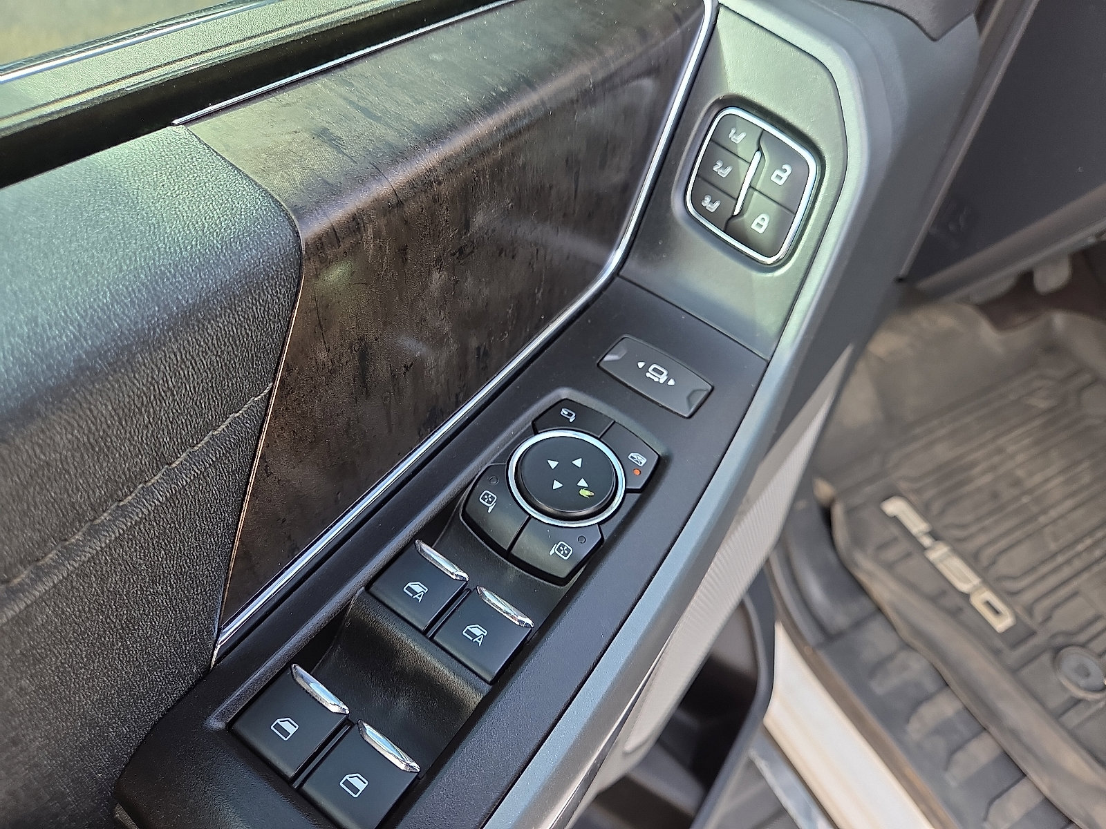 Used 2022 Ford F150 Lariat image 12