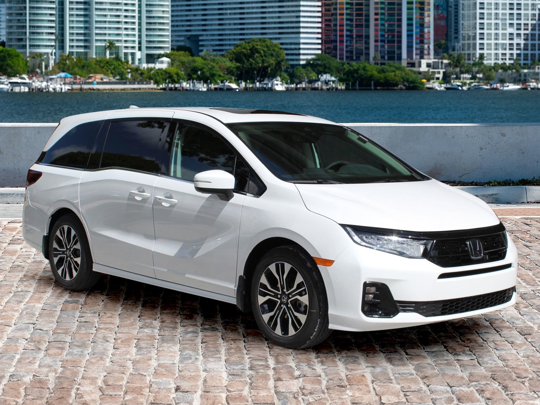 New 2026 Honda Odyssey Elite image 3