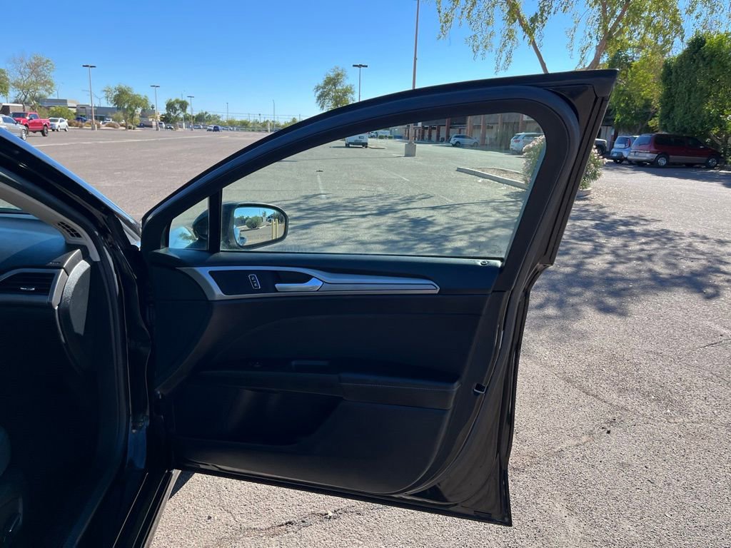 Used 2019 Ford Fusion SE image 18