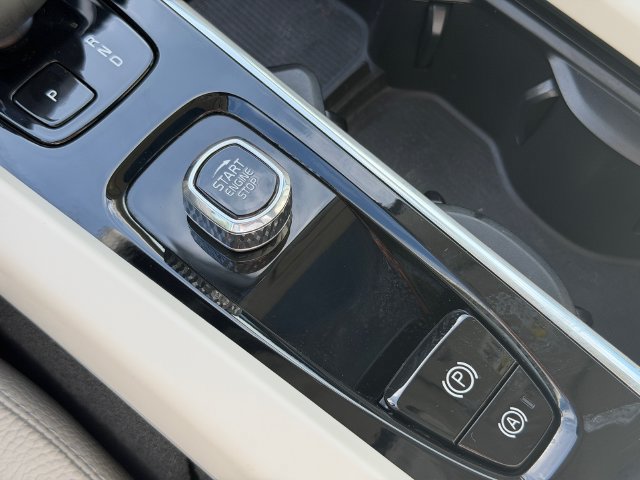 Certified 2024 Volvo XC60 B5 Plus w/ Protection Package AWD/4WD image 28