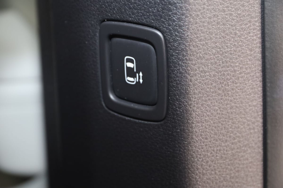 Used 2024 Kia Carnival EX FWD image 16
