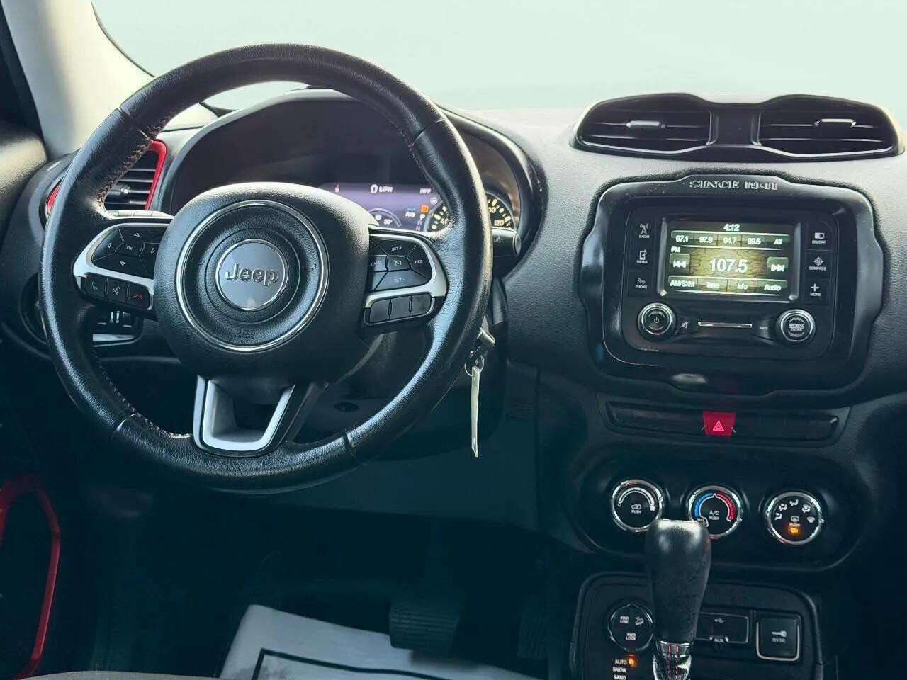 Used 2015 Jeep Renegade Trailhawk image 14