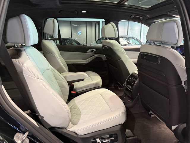 Used 2024 BMW X7 xDrive40i w/ Parking Assistance Package AWD/4WD image 29