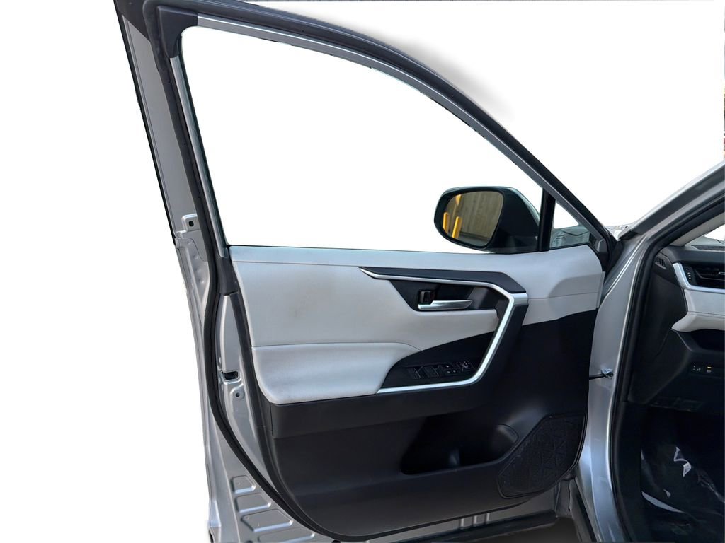 Used 2023 Toyota RAV4 XLE Premium image 21