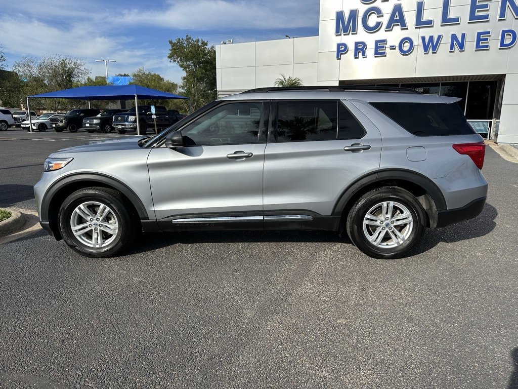 Used 2023 Ford Explorer XLT image 3
