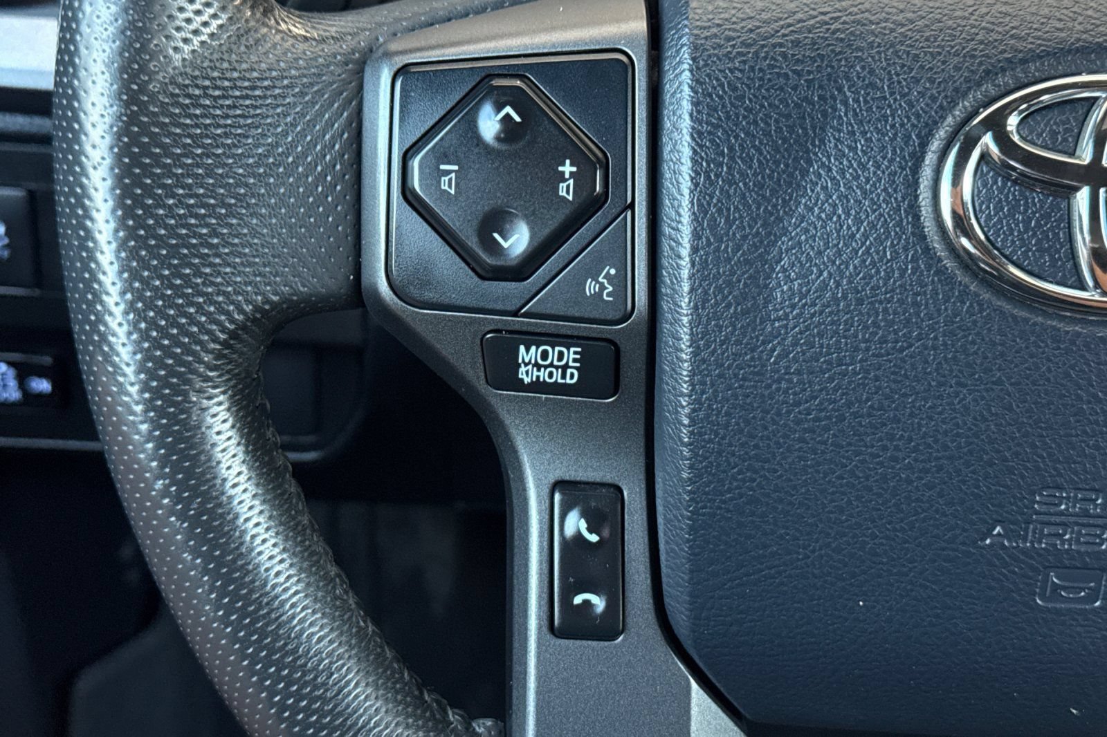 Used 2020 Toyota Tacoma SR5 AWD/4WD image 35