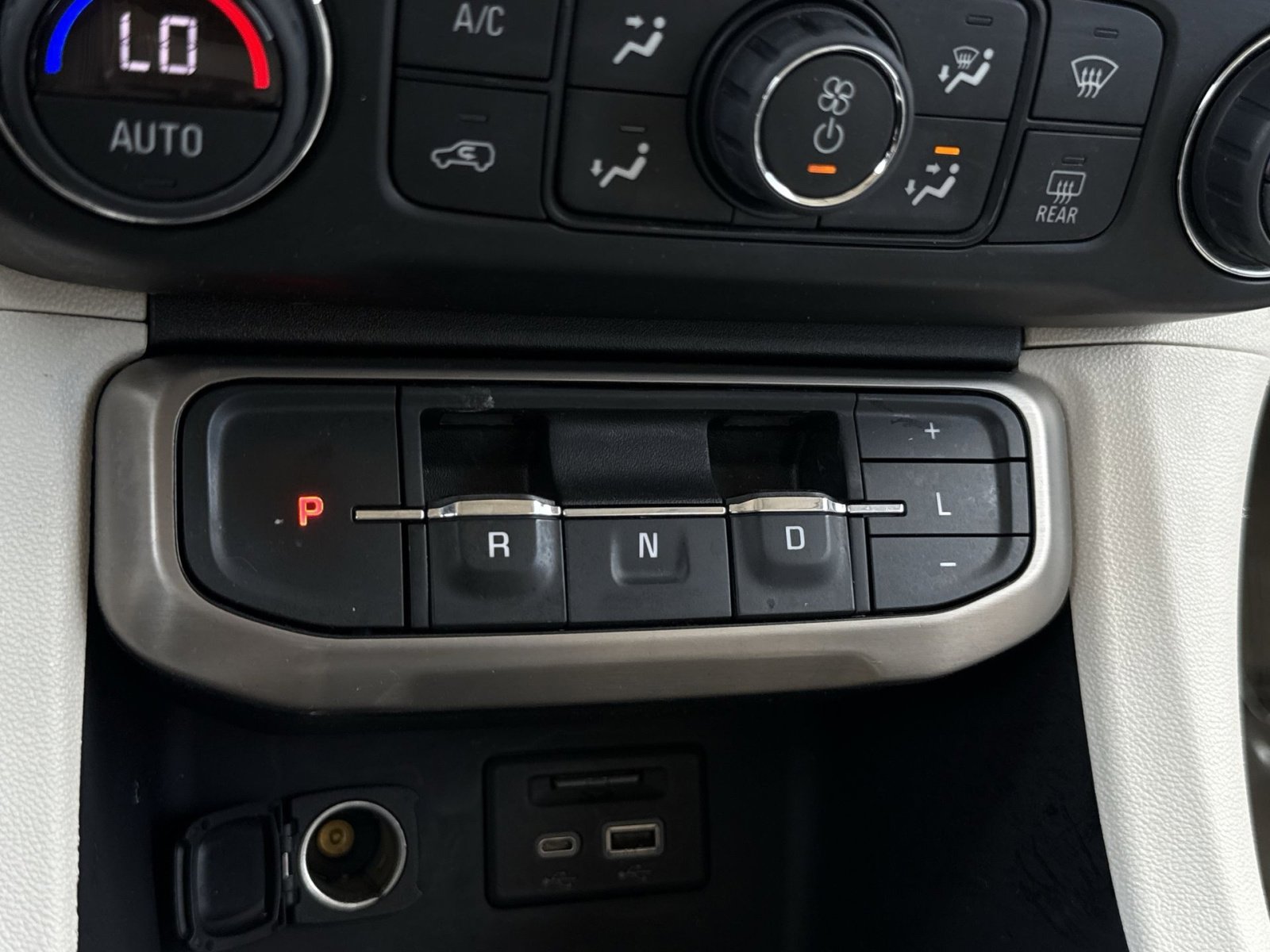 Used 2021 GMC Acadia Denali w/ Denali Technology Package AWD/4WD image 21