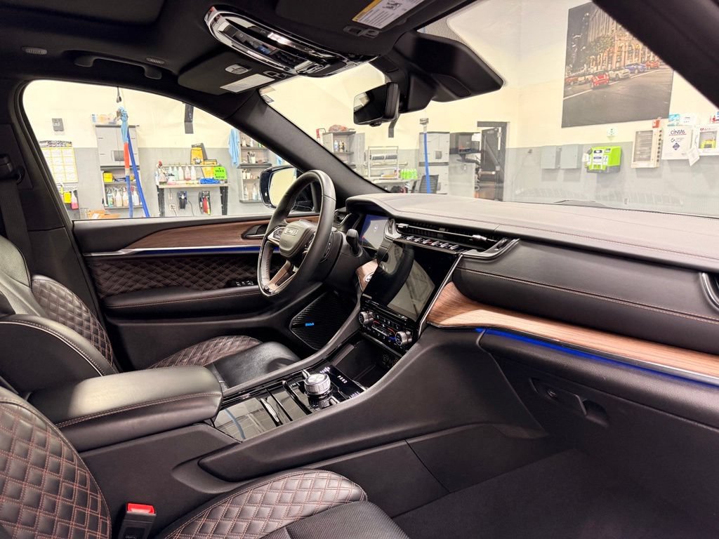 Used 2024 Jeep Grand Cherokee L Summit w/ Advanced Protech Group IV AWD/4WD image 30