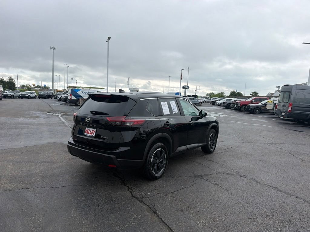 Used 2024 Nissan Rogue SV AWD/4WD image 8