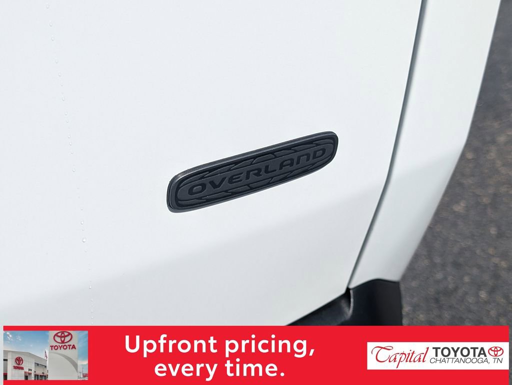 Used 2026 Jeep Cherokee Overland w/ Trailer Tow Group AWD/4WD image 8