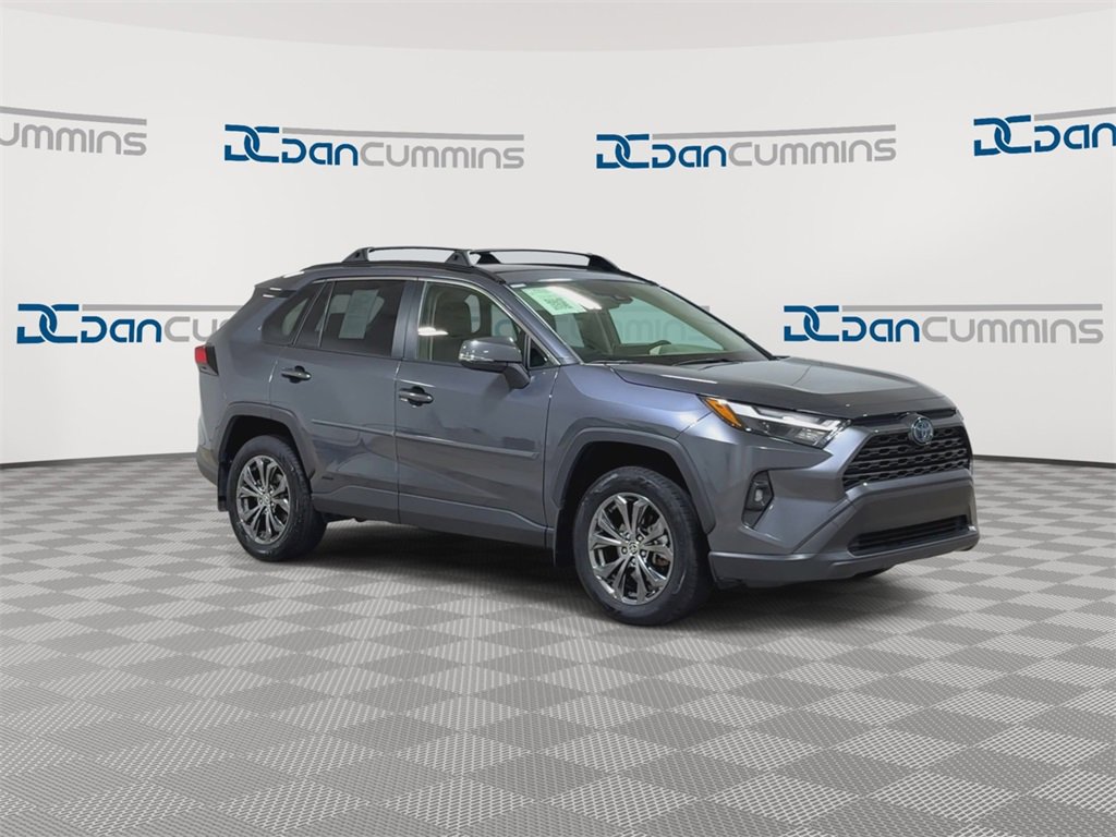 Used 2023 Toyota RAV4 XLE Premium image 2