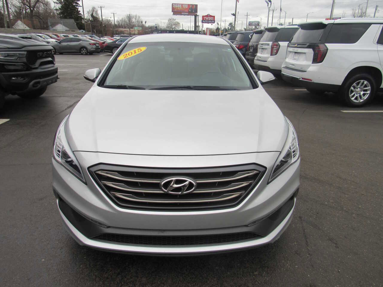 Used 2015 Hyundai Sonata Sport w/ Option Group 03 image 2