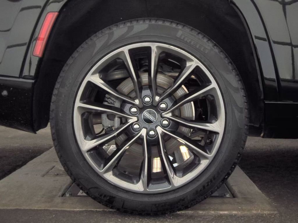 Used 2024 Jeep Grand Wagoneer Series II w/ Quick Order Packagew 28T image 23