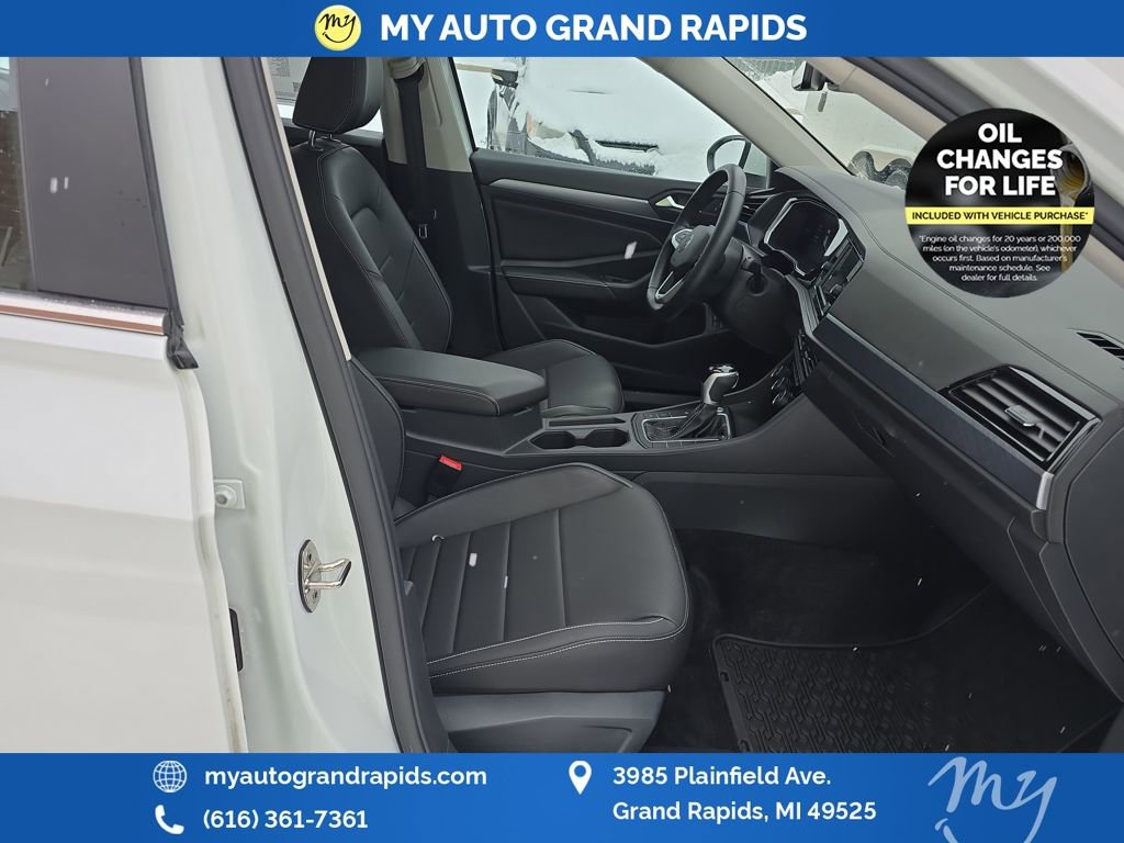 Used 2024 Volkswagen Jetta SE image 23
