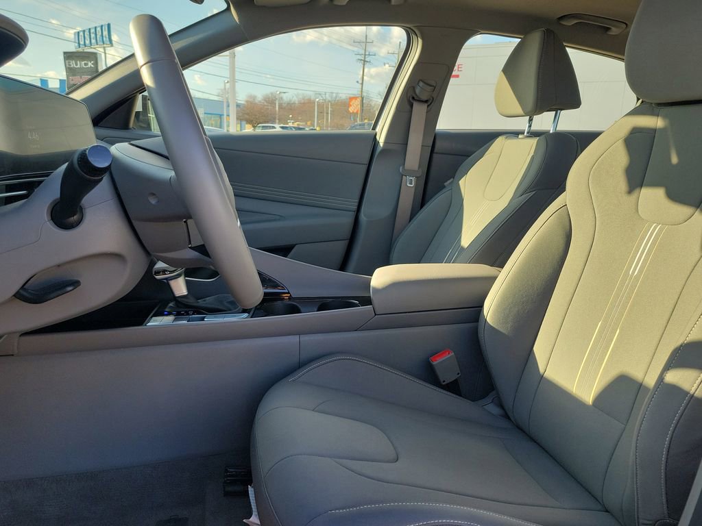 Used 2025 Hyundai Elantra SEL image 16