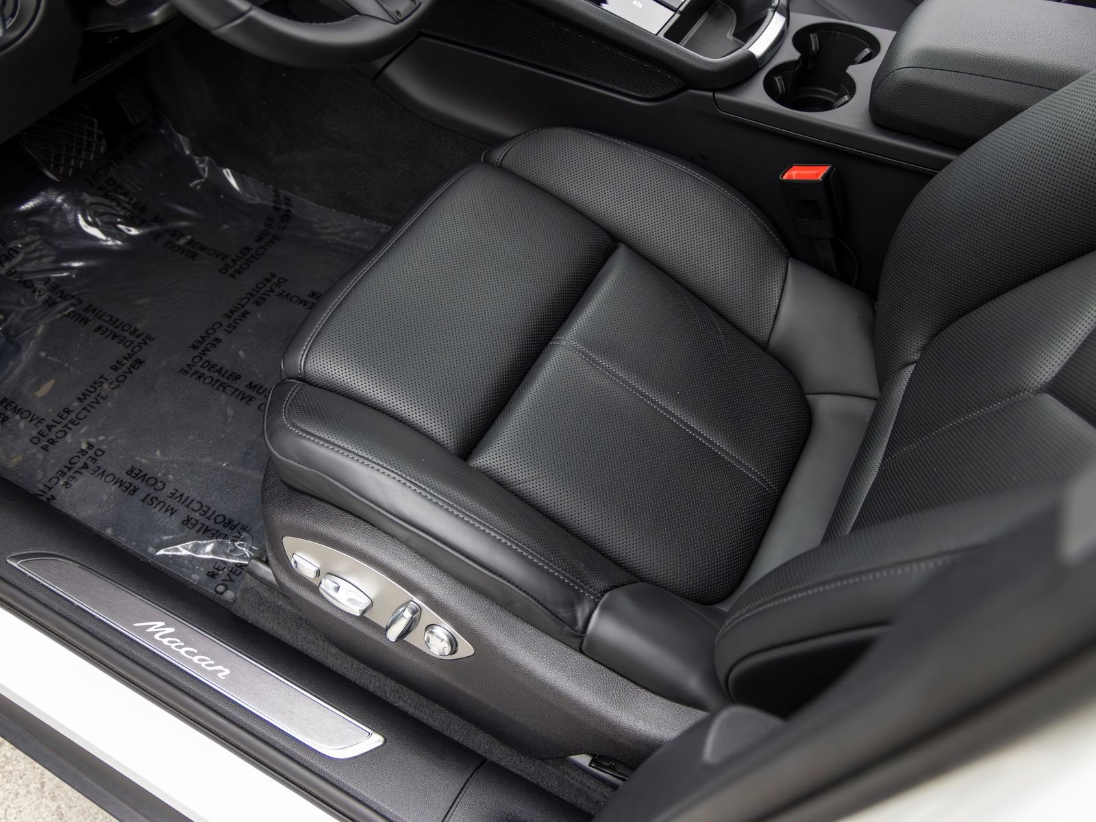 Certified 2026 Porsche Macan AWD/4WD image 27