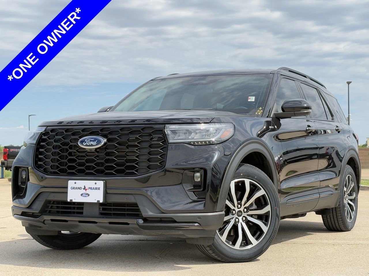 Used 2025 Ford Explorer ST-Line RWD image 2