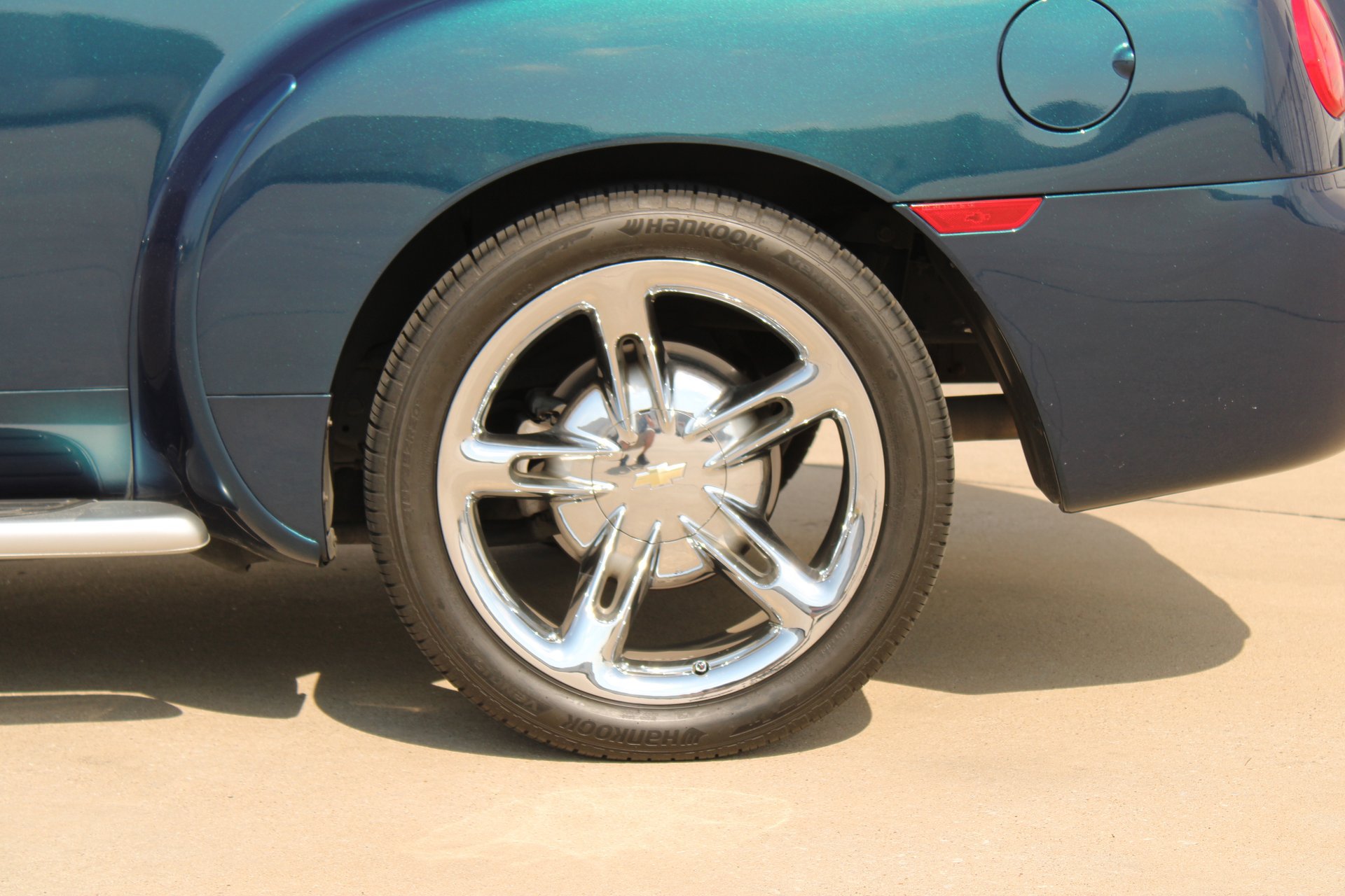 Used 2005 Chevrolet SSR w/ Preferred Equipment Group RWD image 30