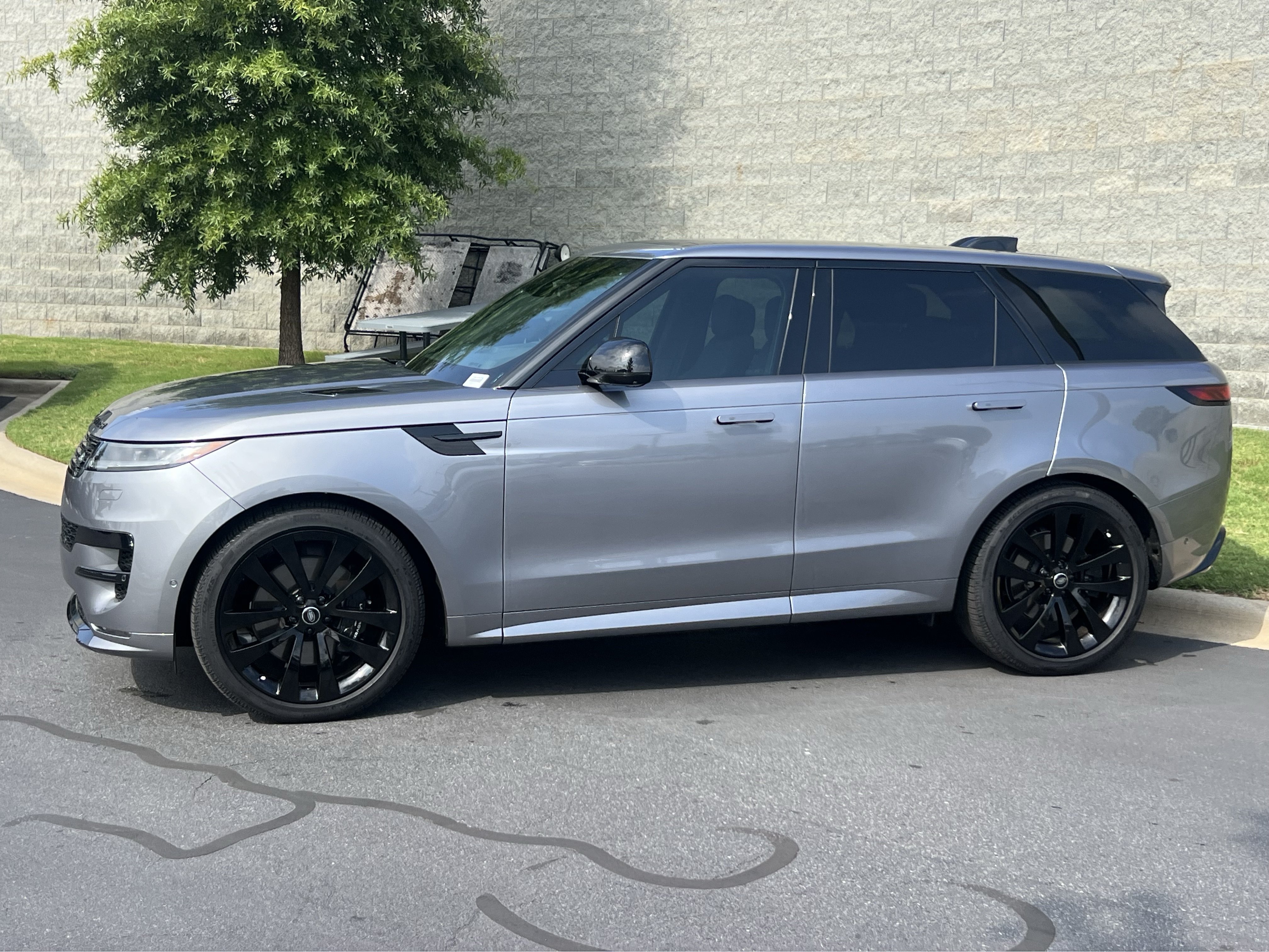 Certified 2025 Land Rover Range Rover Sport Dynamic SE AWD/4WD image 4