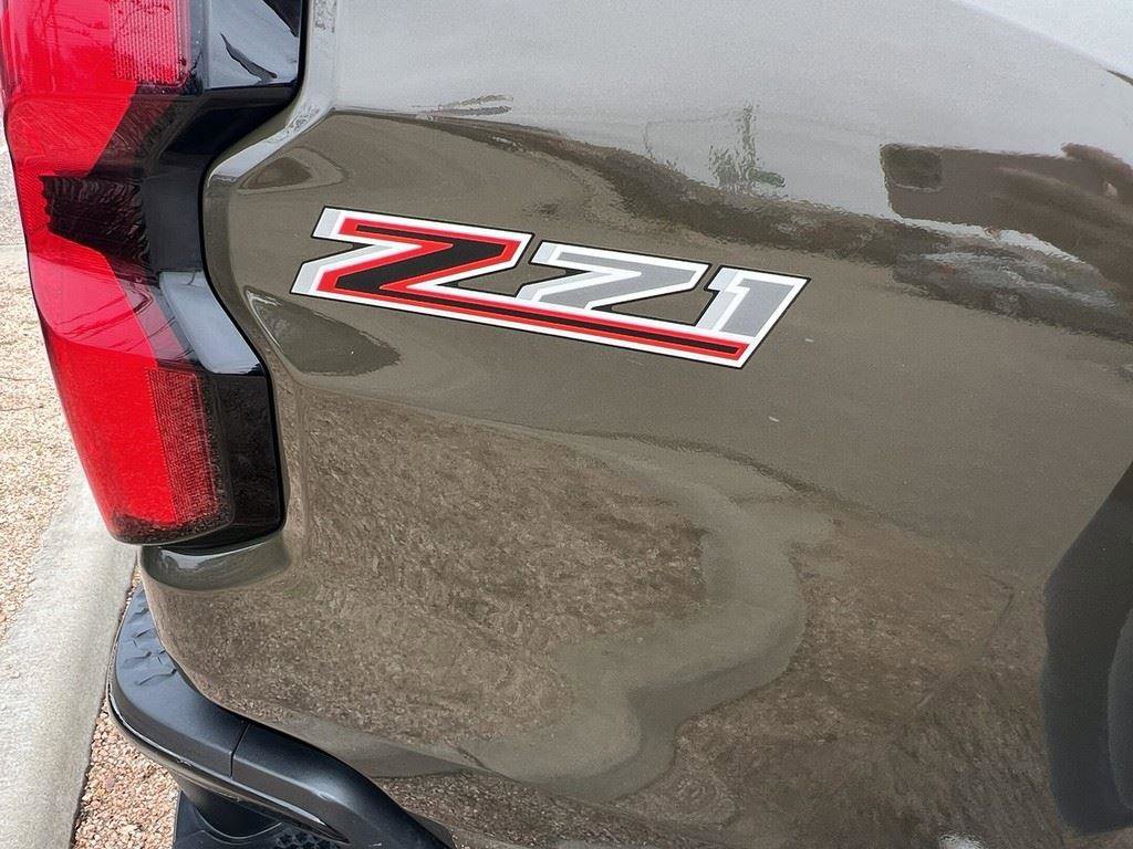 Used 2023 Chevrolet Colorado Z71 w/ Z71 Convenience Package 2 image 9