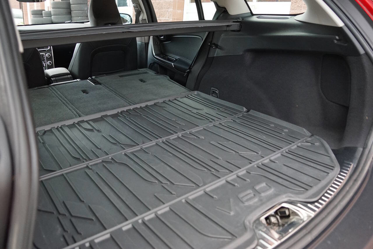 Used 2016 Volvo V60 T5 Premier w/ Convenience Package image 38