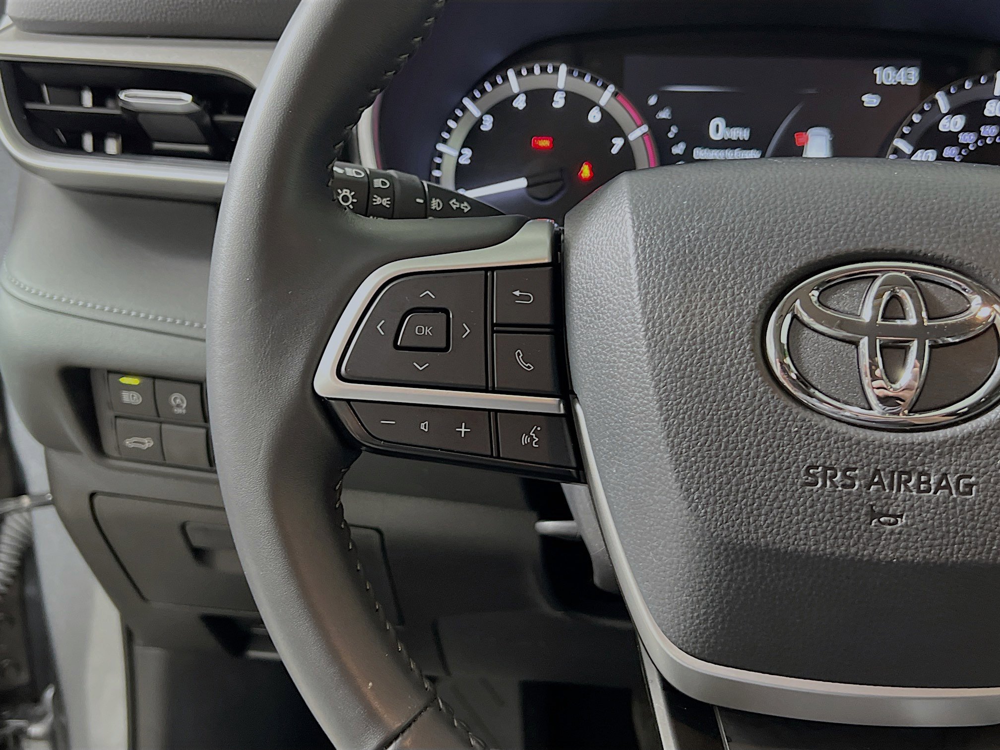 Used 2025 Toyota Highlander XLE image 19
