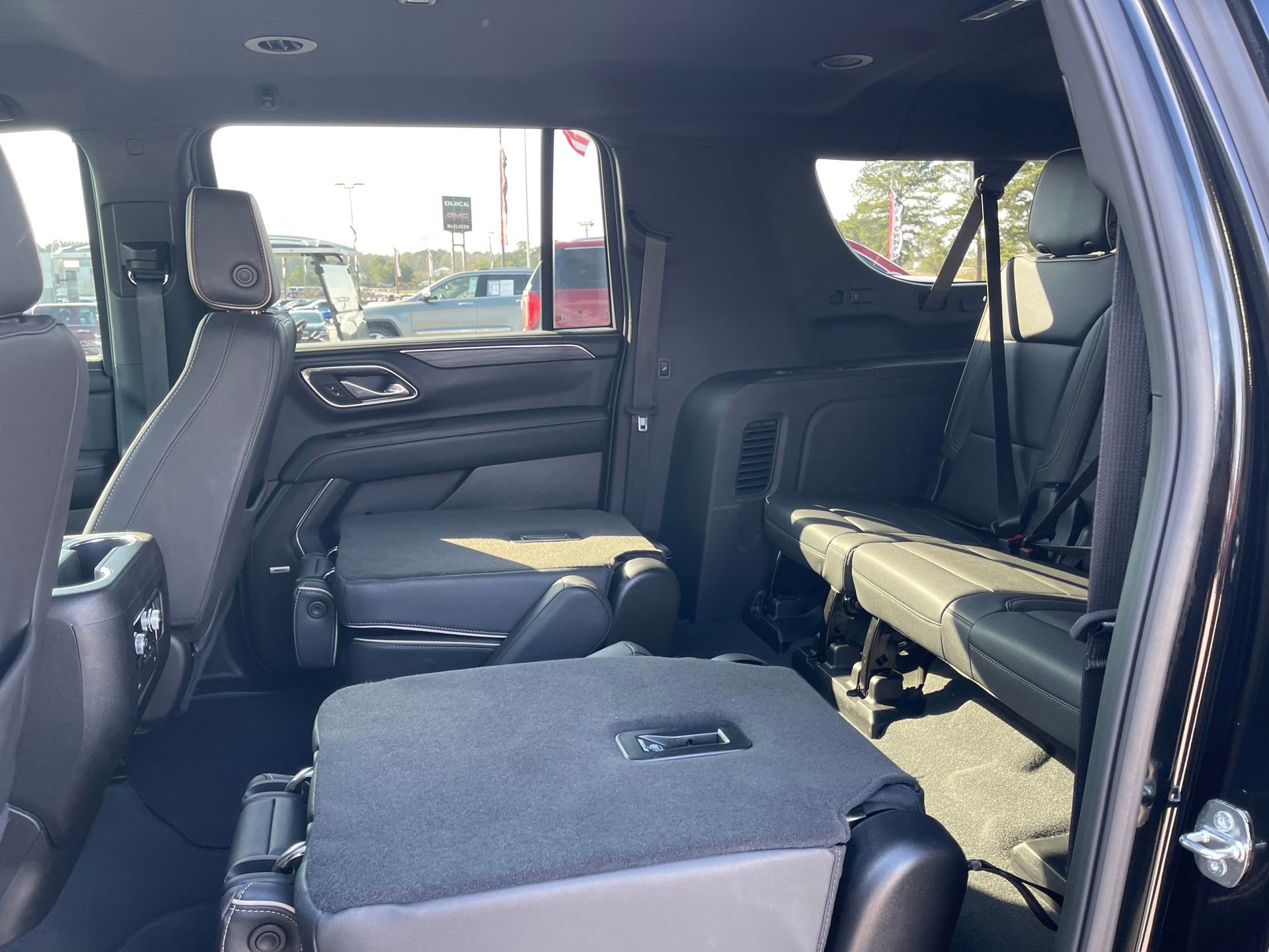 Used 2024 GMC Yukon XL SLT w/ SLT Luxury Package image 22