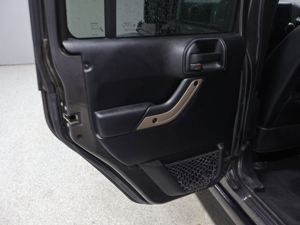 Used 2016 Jeep Wrangler Unlimited Sahara AWD/4WD image 18