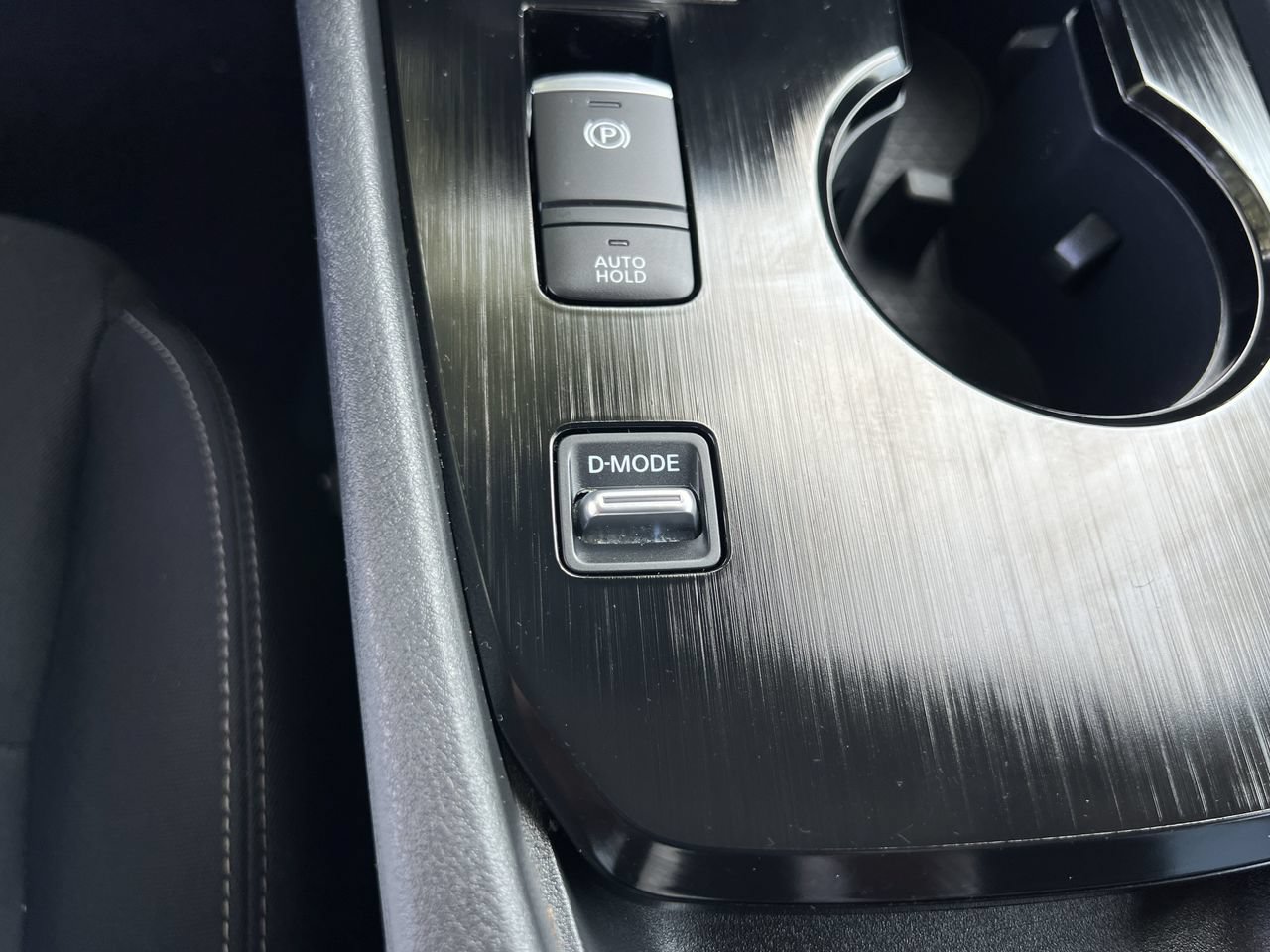 Used 2023 Nissan Rogue S FWD image 17