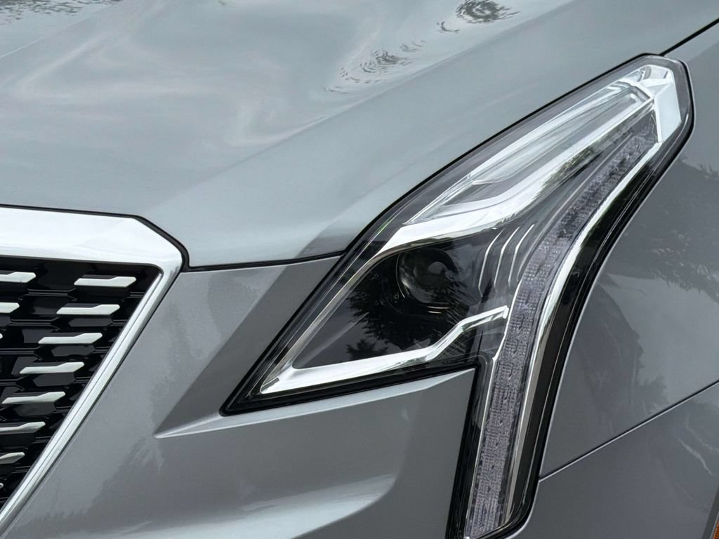 New 2026 Cadillac XT5 Luxury w/ LPO, ONYX Package FWD image 9