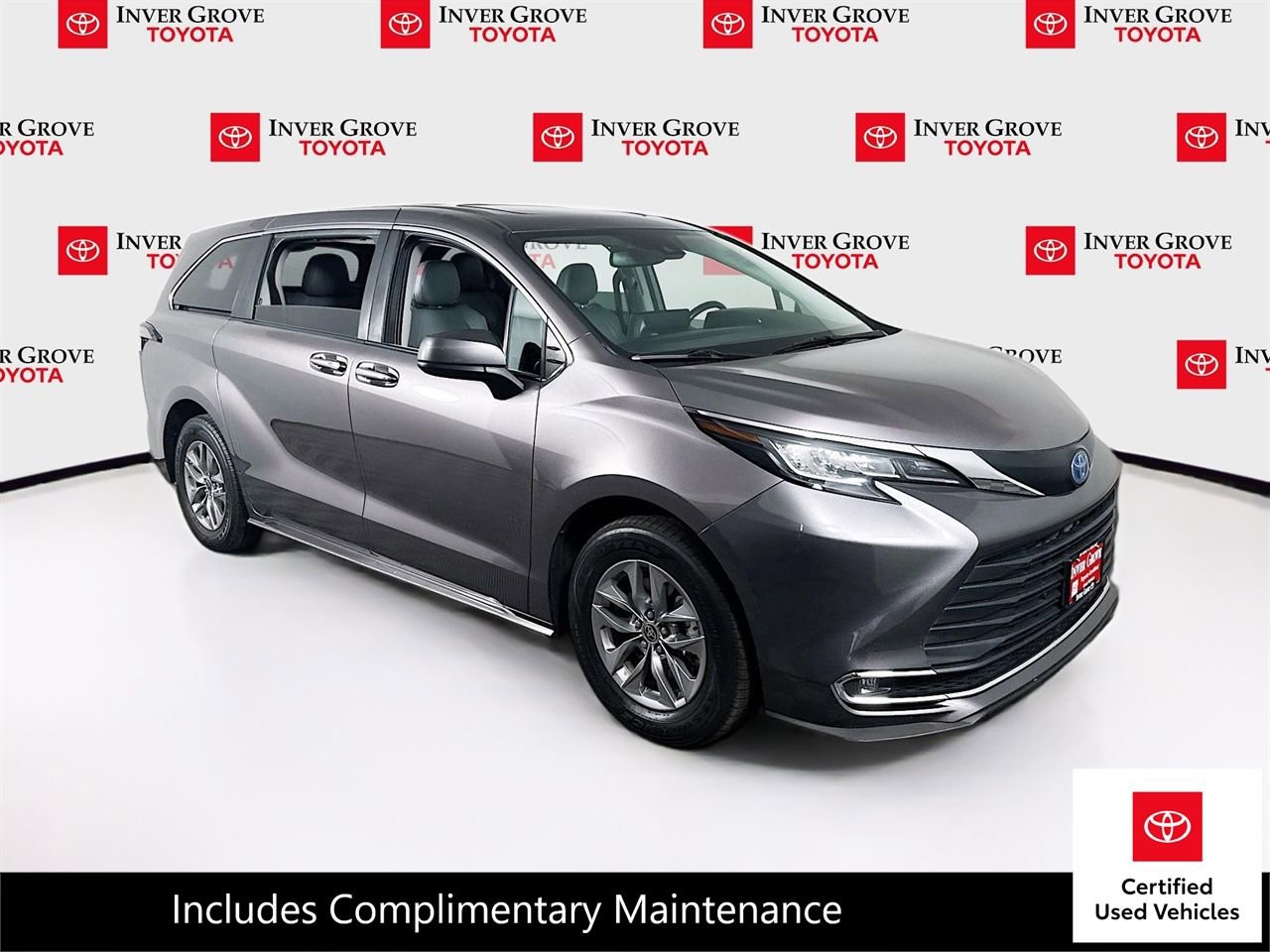 Certified 2022 Toyota Sienna XLE image 3